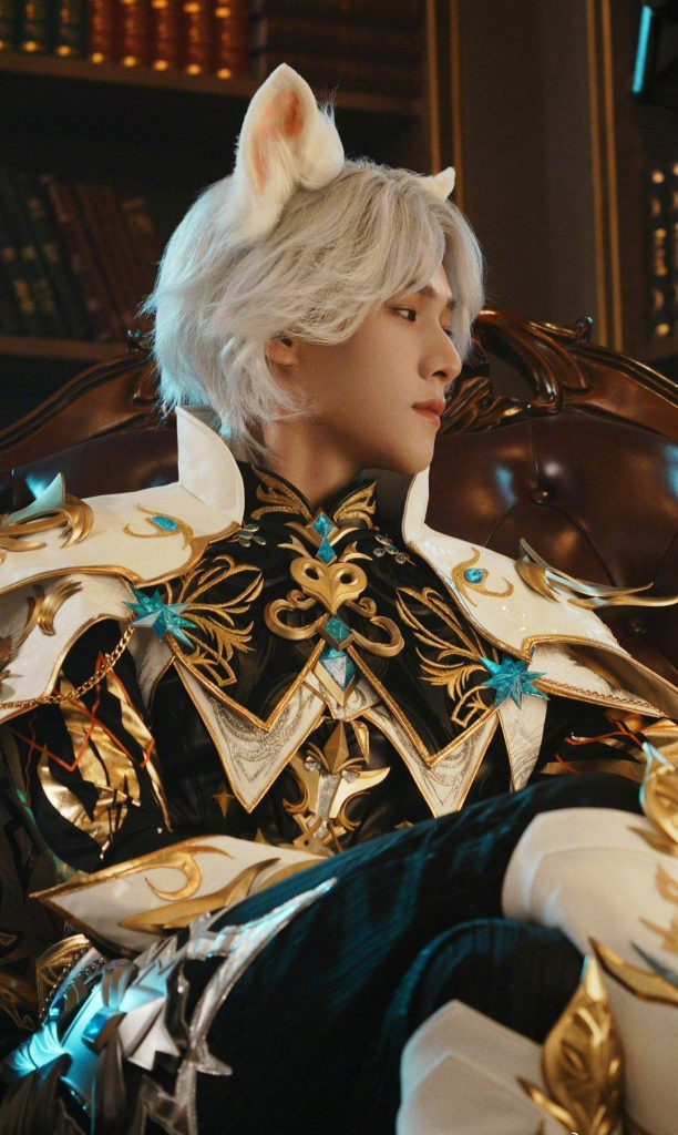 李昀锐が初めてのコスプレで話題沸騰！「霊猫魔法師」の魅力に迫る