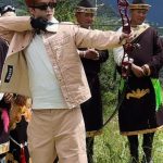 范丞丞のアーチェリーが心を射抜く！赤髪クールボーイの魅力に悶絶