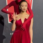 倪妮が背負った衝撃のW盛典！紅毯で見せた大胆パフォーマンスにファン騒然
