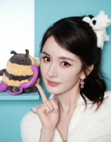 楊幂、36歳の誕生日にファンが熱いメッセージ！「役柄百変、光変わらず」に共感の声続出