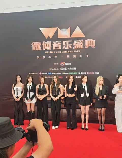 【3選】REDのWMA紅毯直拍が炎上！その理由とは？／REDの紅毯ファッションに賛否両論／あの瞬間、REDメンバーの表情が…