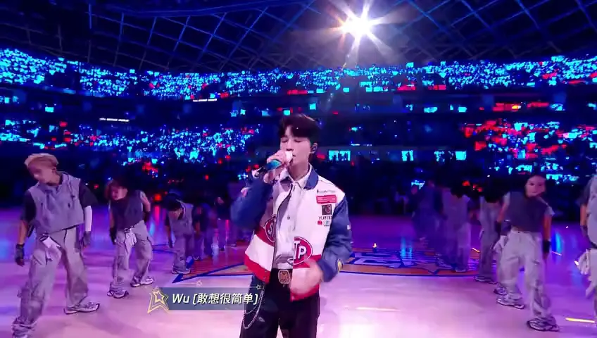 王俊凱がNBA舞台で炸裂！『英雄になる』から『愛なんていらない』まで、圧巻のパフォーマンスにファン熱狂