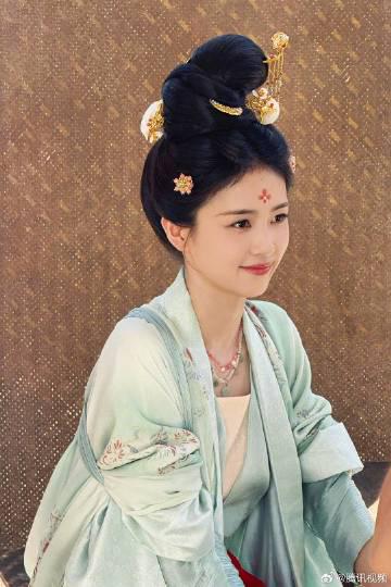 中秋佳节に叶璃と共に！白鹿が魅せる伝統美と現代の融合