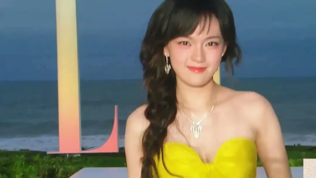 ELLE風尚大典で文淇が黄色いドレスで魅了！その美しさにネット騒然