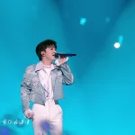 周深、KPL総決勝で圧巻の3曲連続歌唱！『璀璨冒険人』がファンの心を揺さぶる