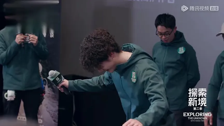 王一博の驚異のバランス感覚が話題！ライブ配信で見せた超人的パフォーマンスにファン悶絶