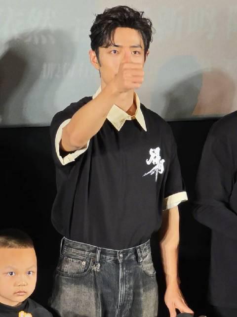 肖戦が北京プレミアでファンの“超絶画作”に感動!『得閑謹制』は単なる映画以上の“約束”なのか?