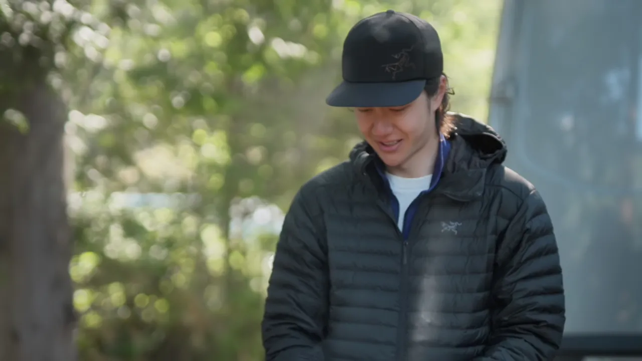 王一博のキッチン奮闘記:焦げたクレープと生焼けの心、失敗から見える意外な一面