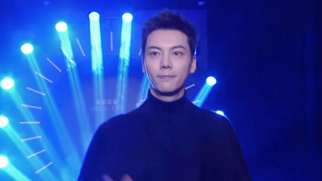 【紅毯の王者】陳偉霆、黒マントで圧巻の登場！新米パパの“二面性”にファン悶絶