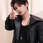 黄明昊のスタイルがまた話題に！「星の光」大賞での彼の一面とは？