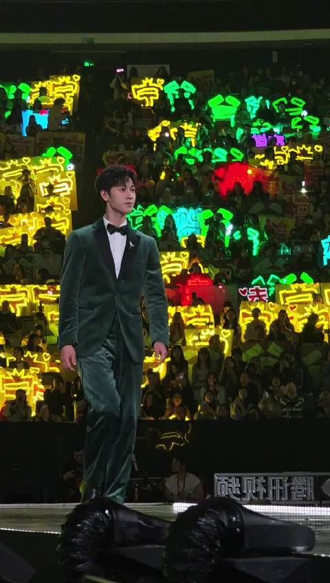 【3選】李昀鋭「年度品質芸能人」受賞の裏側：スターダムの栄光と孤独、そして次なる挑戦