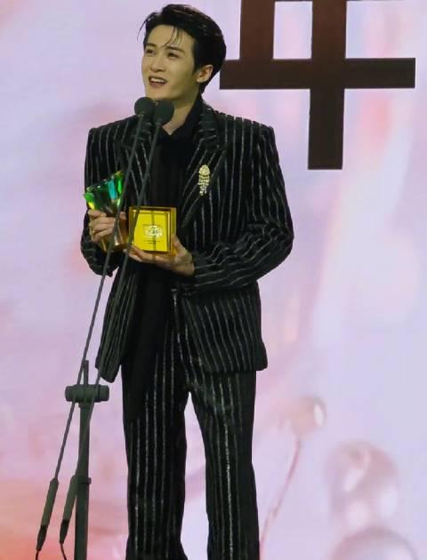【3選】檀健次、ついに頂点へ!「年度星光演員」受賞の裏側とファンの熱狂を徹底解説