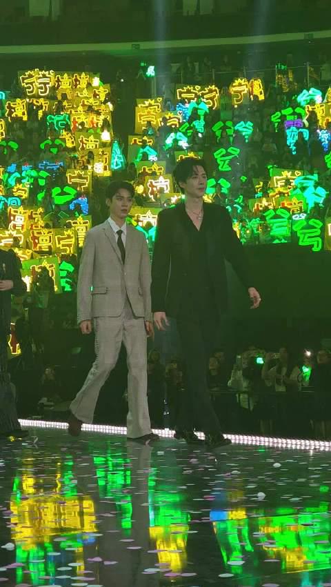 VIPスターたちの舞台裏：『星光大賞』で輝く瞬間、その栄光と葛藤