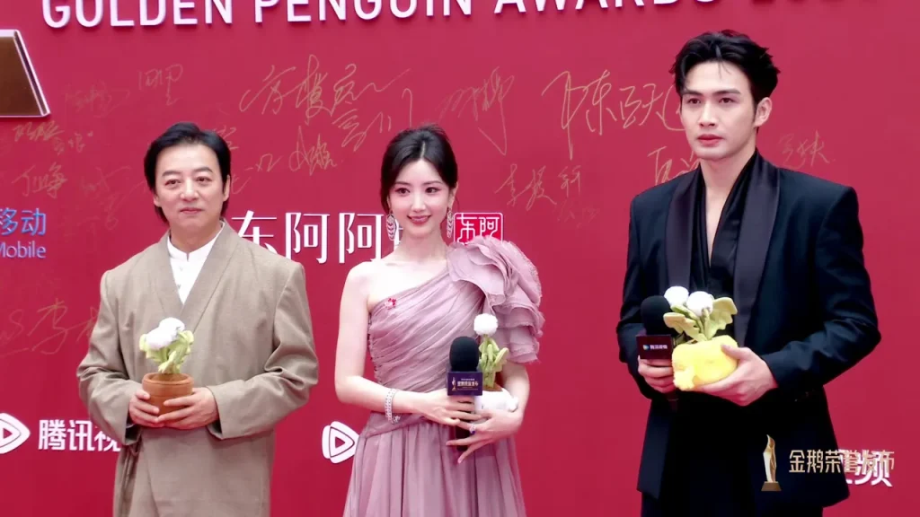 【金鹅奖红毯】张彬彬＆毛晓彤“南北夫妇”再合体！《余生有涯》未播先甜，导演李木戈成最大电灯泡？